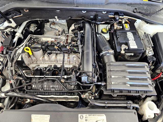 Used 2019 Volkswagen Golf S image 36