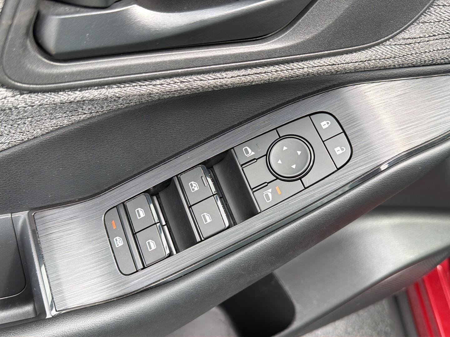 Used 2023 Nissan Rogue S AWD/4WD image 31