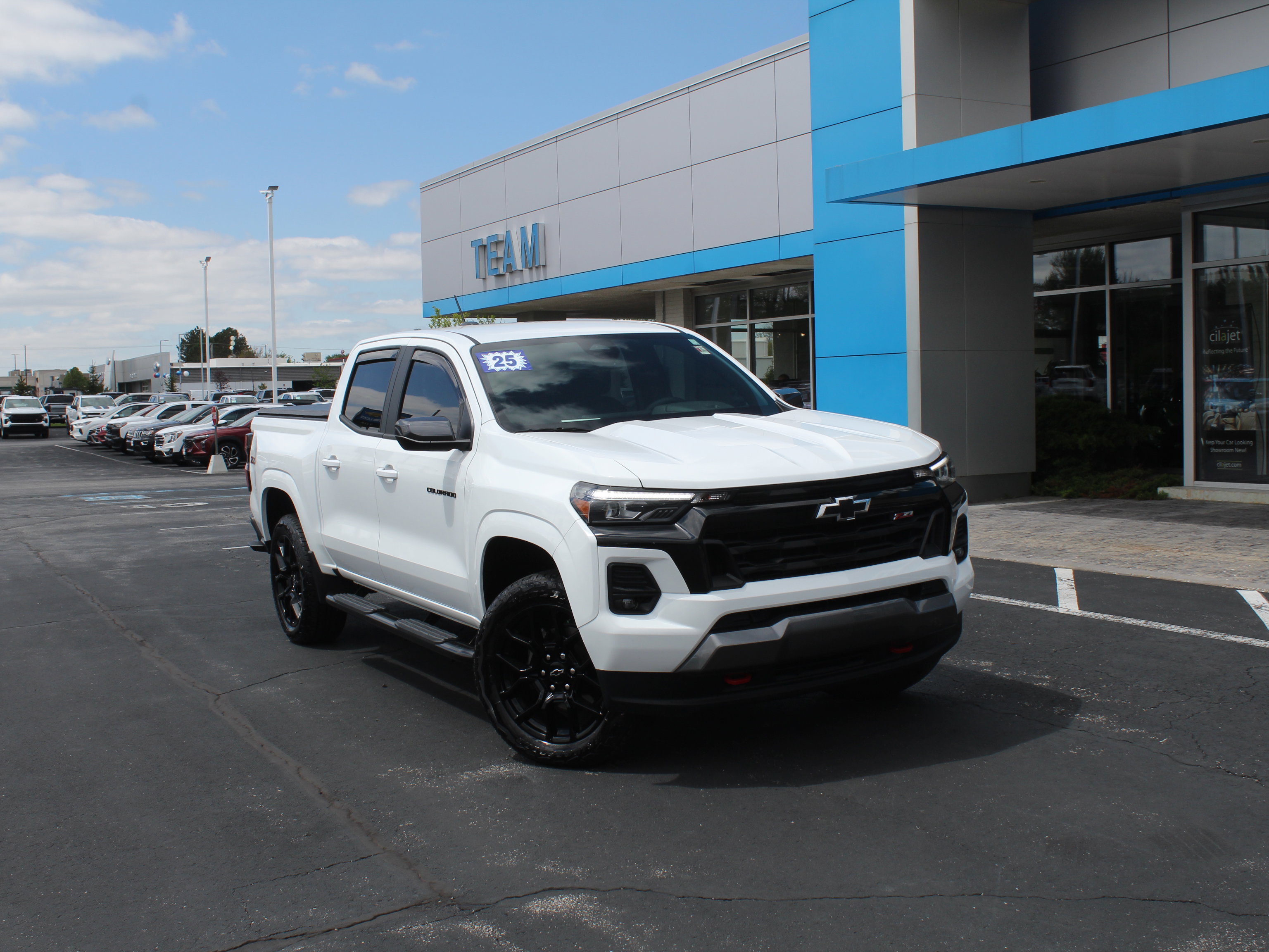 Used 2025 Chevrolet Colorado Z71 AWD/4WD image 30