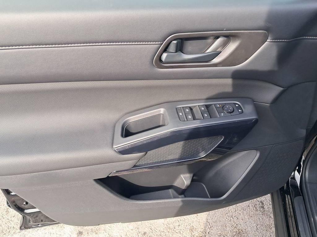 New 2026 Nissan Pathfinder S image 11