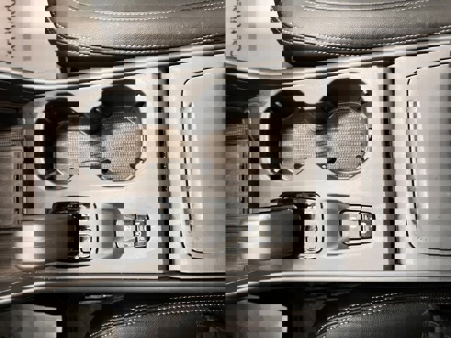 Used 2024 Volvo XC40 B5 Core image 26