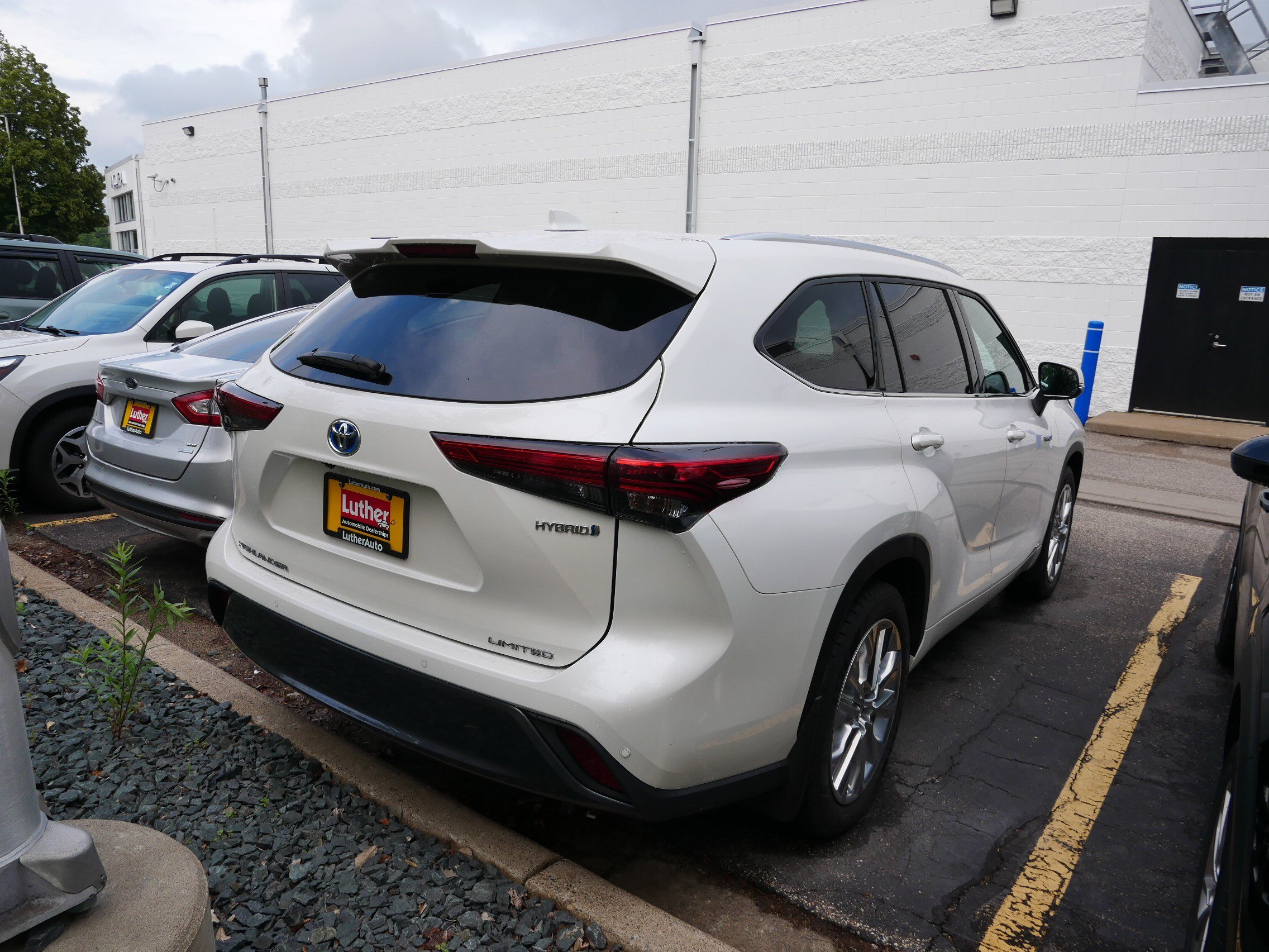 Used 2021 Toyota Highlander Limited AWD/4WD image 5