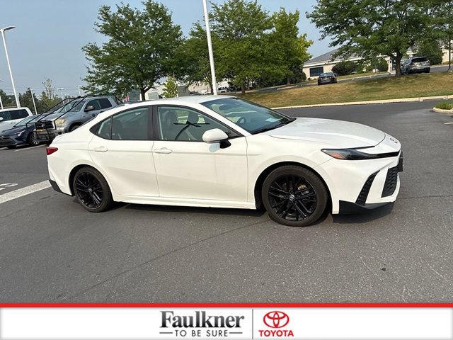 Used 2025 Toyota Camry SE FWD image 3