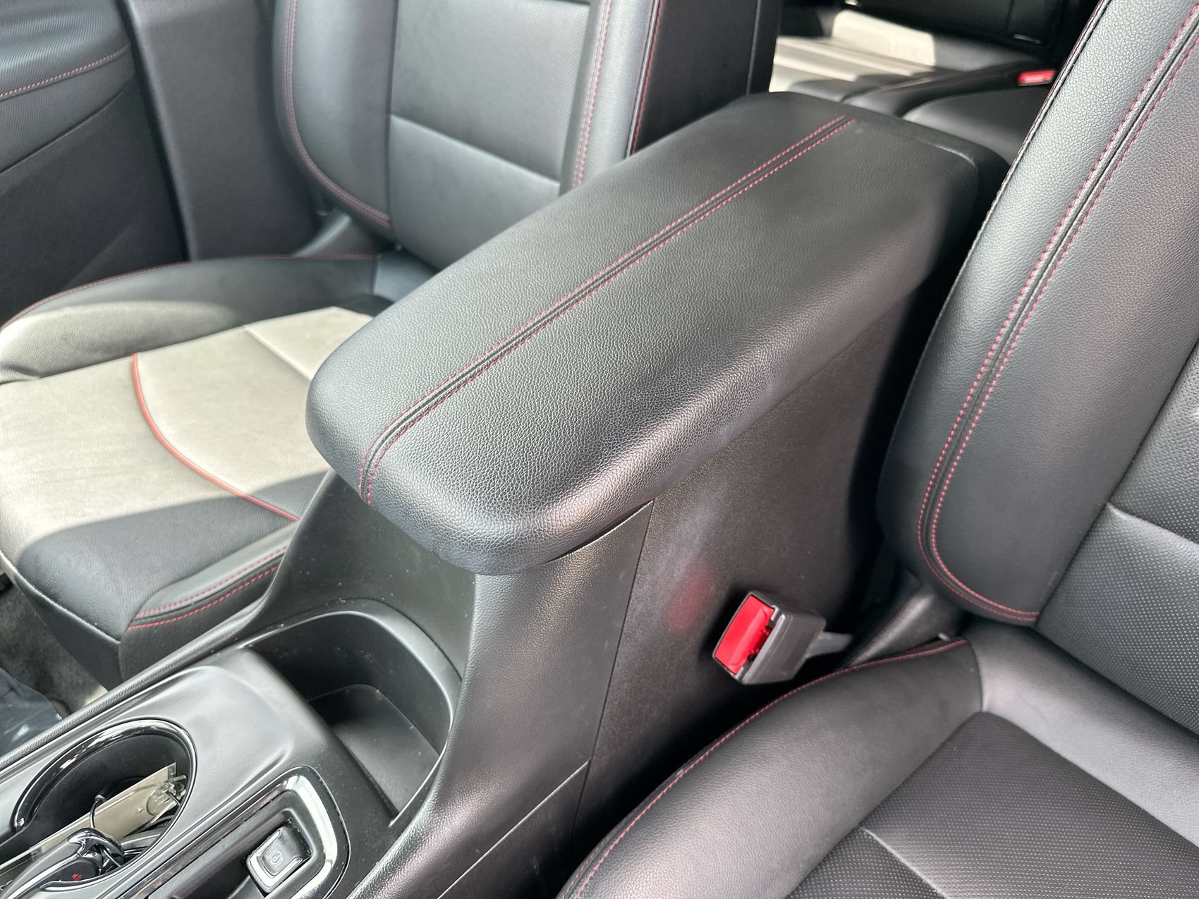Used 2022 Chevrolet Equinox RS w/ RS Leather Package FWD image 21