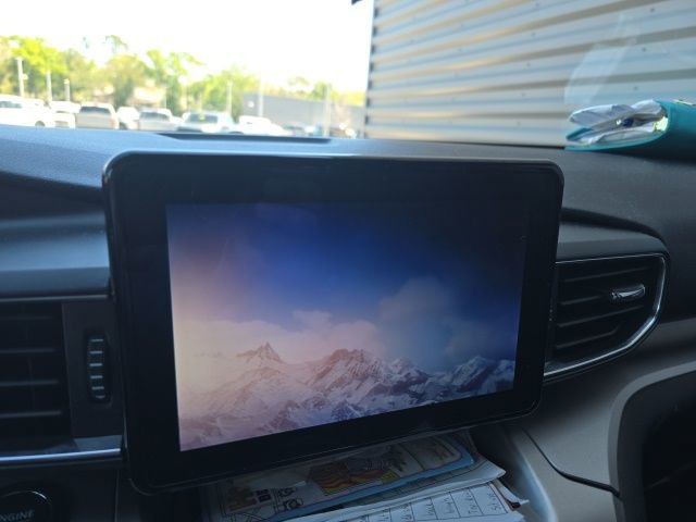 Used 2022 Ford Explorer XLT w/ Equipment Group 202A image 8