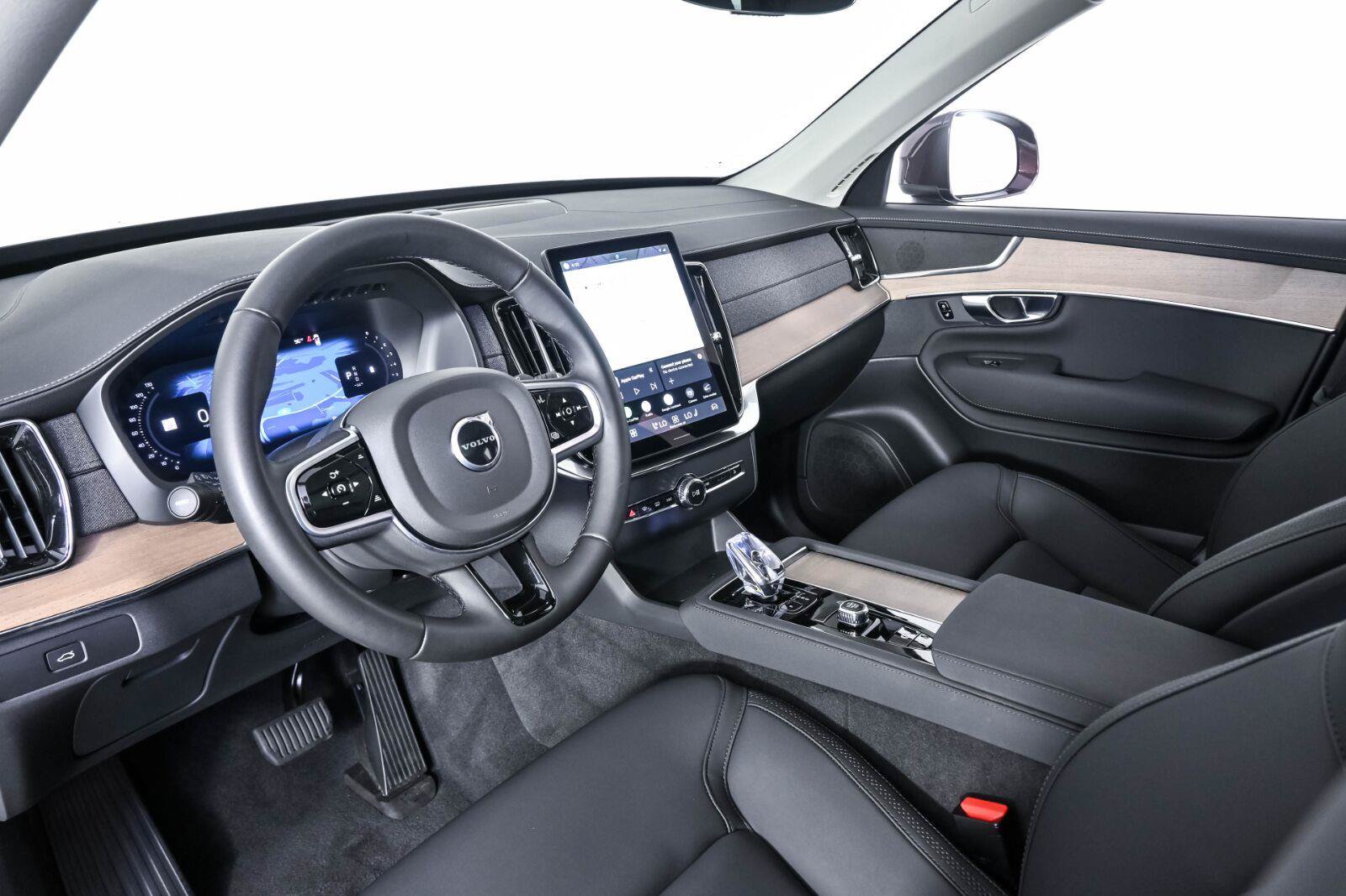 Used 2025 Volvo XC90 B6 Core w/ Climate Package AWD/4WD image 4