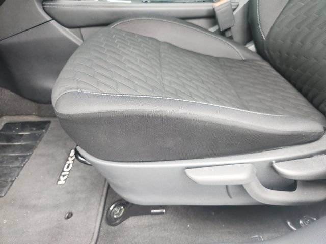 Used 2023 Nissan Kicks SV w/ Interior Electronics Package FWD image 22