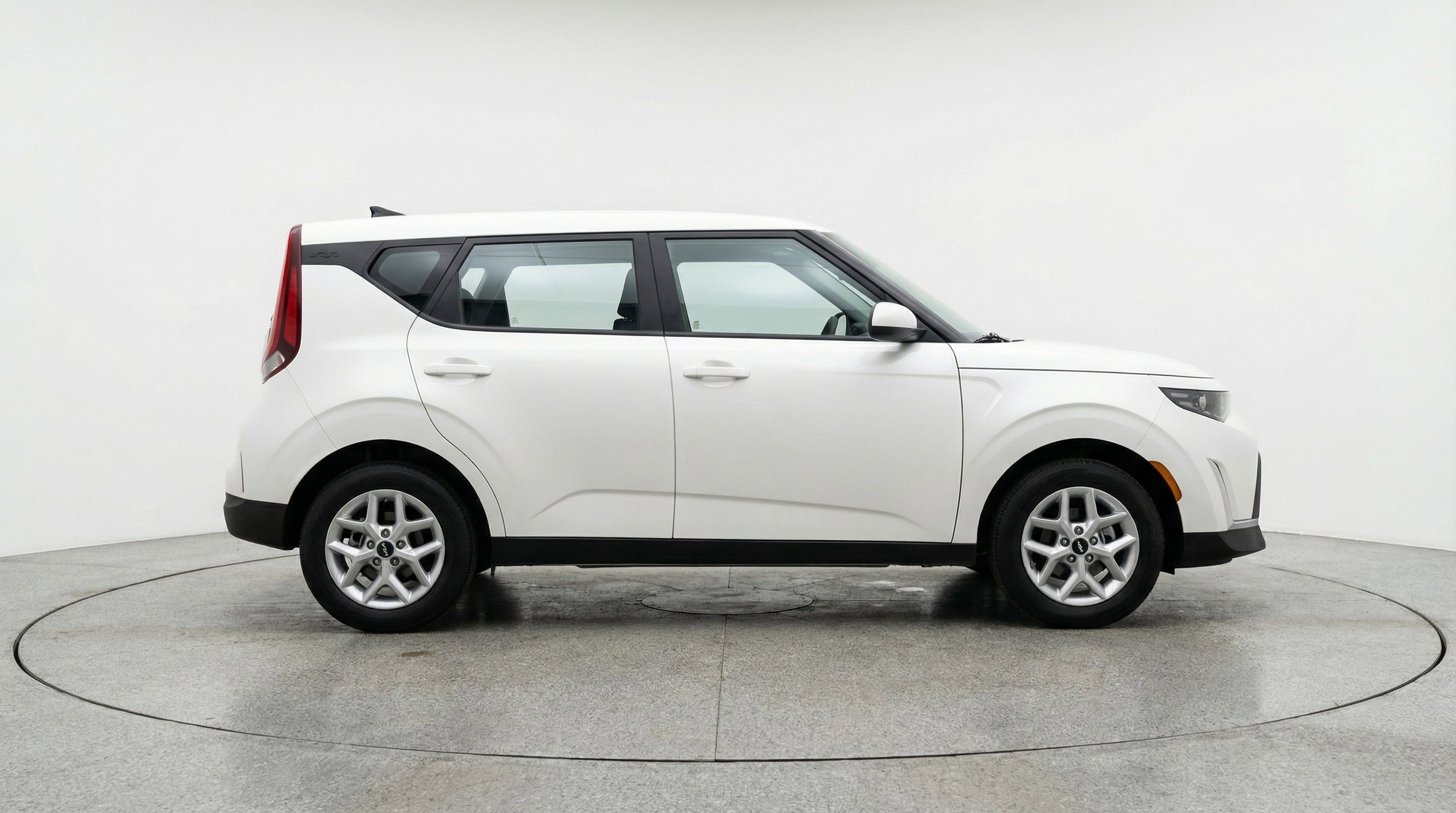 Used 2025 Kia Soul LX w/ LX Technology Package image 11