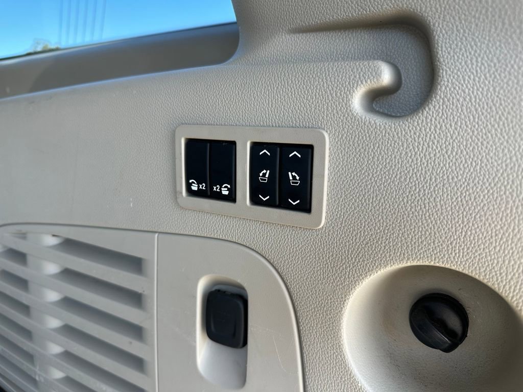 Used 2020 GMC Yukon XL Denali image 46