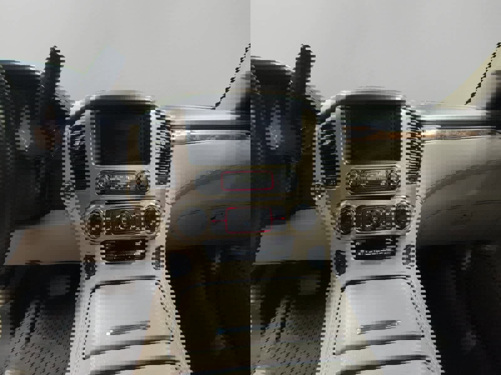 Used 2015 GMC Yukon Denali w/ Premium Package image 11