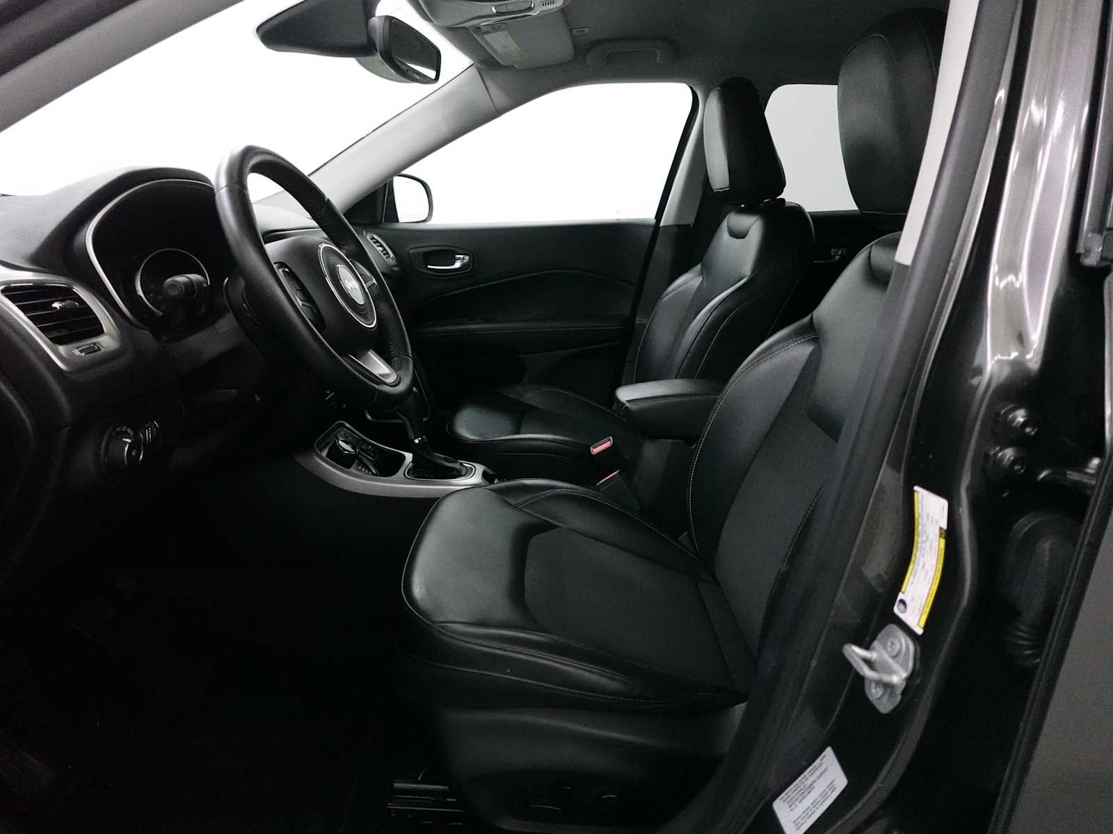 Used 2018 Jeep Compass Latitude w/ Popular Equipment Group AWD/4WD image 12