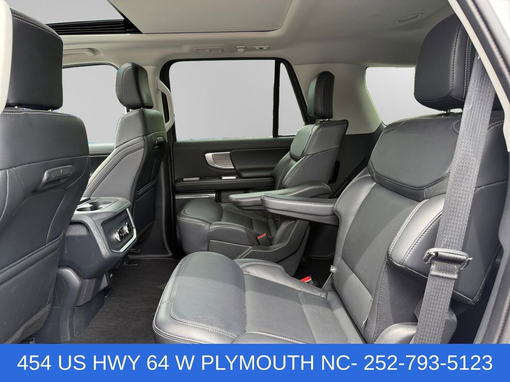 Used 2025 Ford Expedition Platinum AWD/4WD image 13