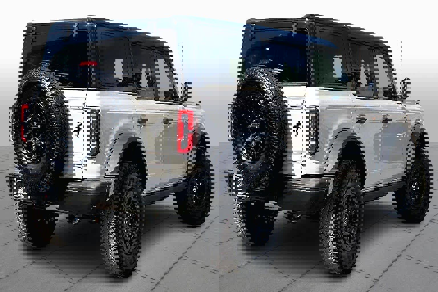 Used 2025 Ford Bronco Badlands image 13