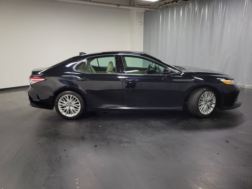 Used 2019 Toyota Camry XLE w/ Navigation Package image 9
