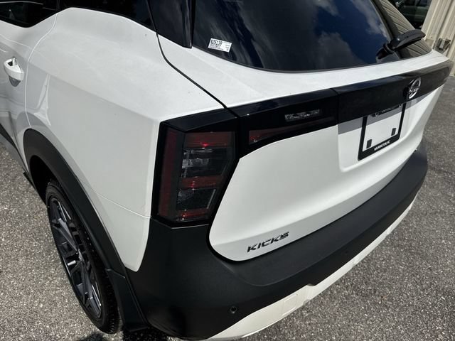 New 2026 Nissan Kicks SR FWD image 32