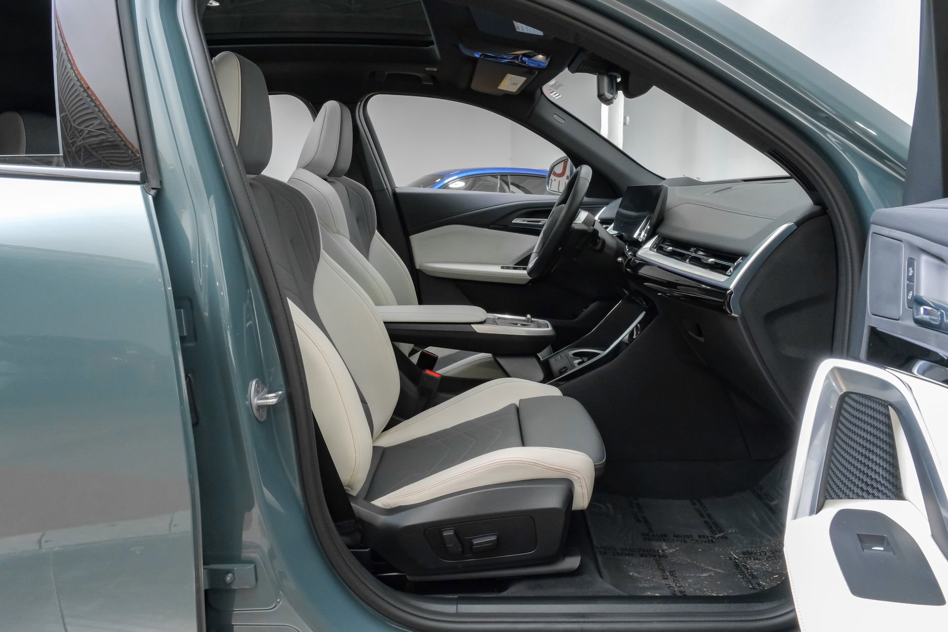 Used 2025 BMW X2 xDrive28i AWD/4WD image 40