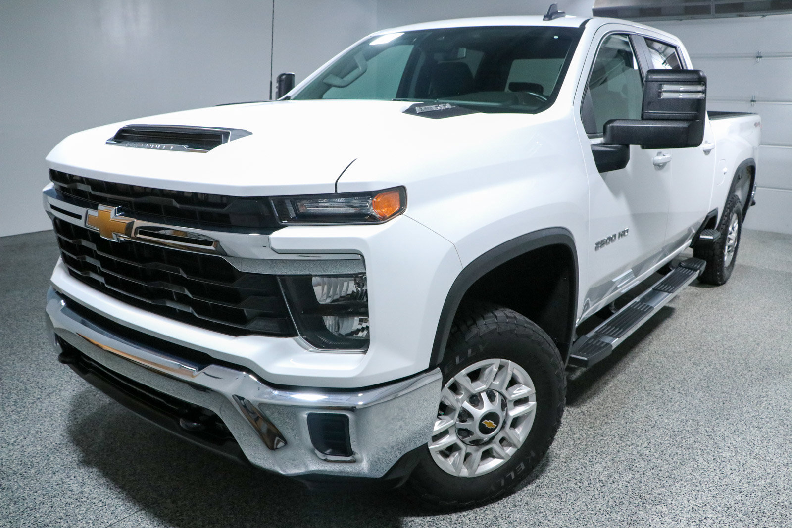 Used 2024 Chevrolet Silverado 2500 LT AWD/4WD image 32