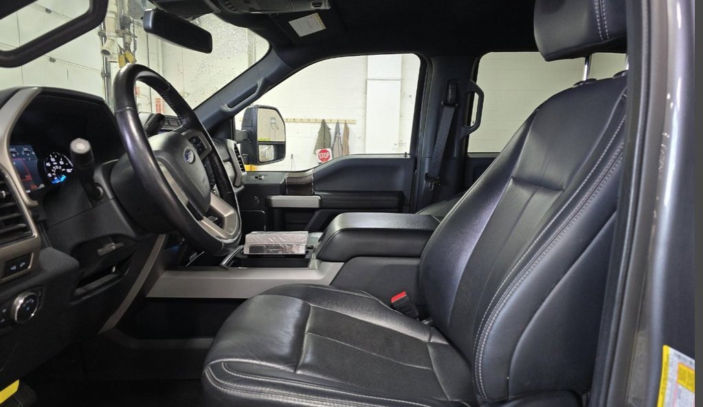Used 2022 Ford F250 Lariat w/ Black Appearance Package image 5