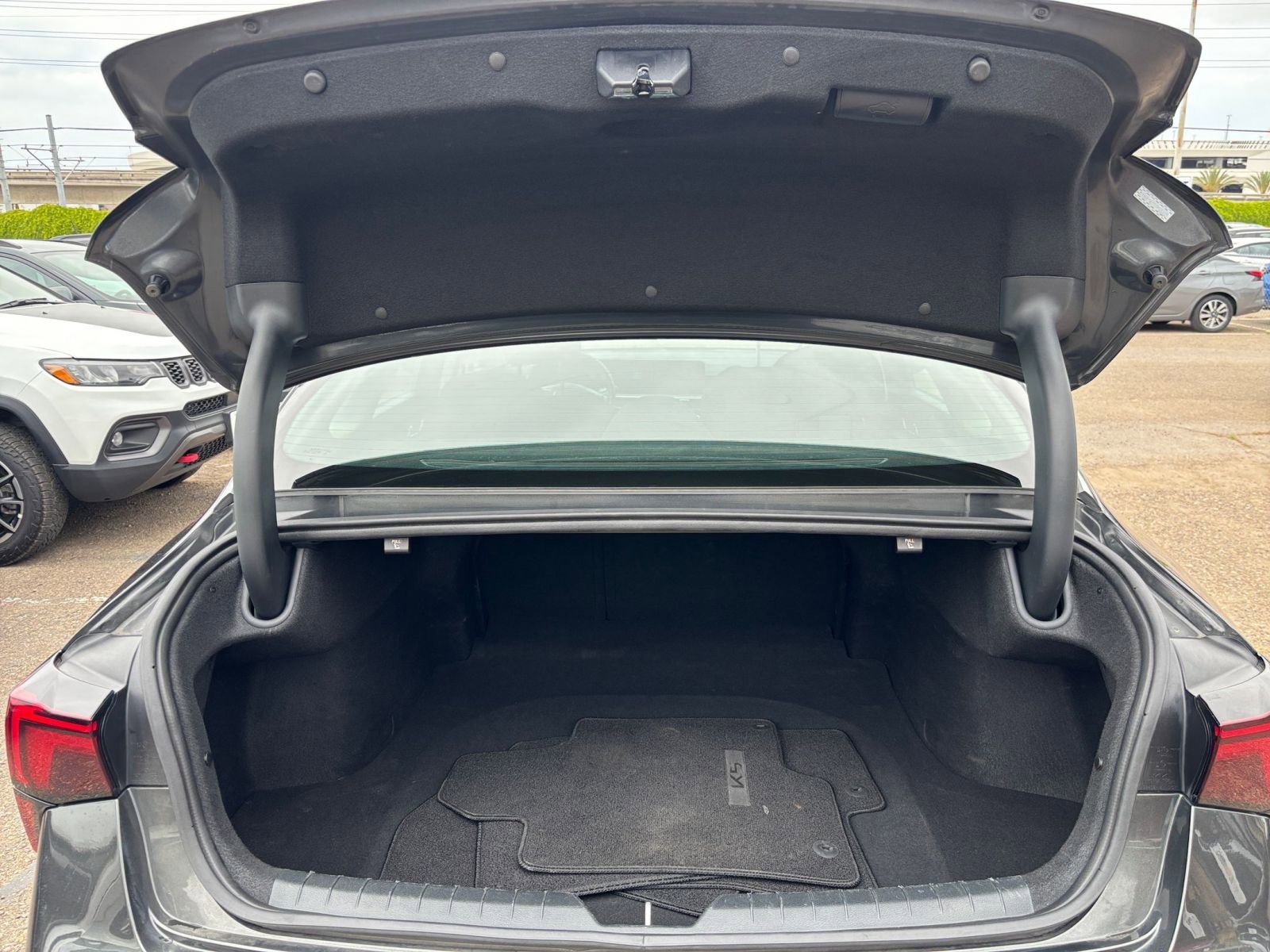 Used 2025 Kia K5 LXS FWD image 30