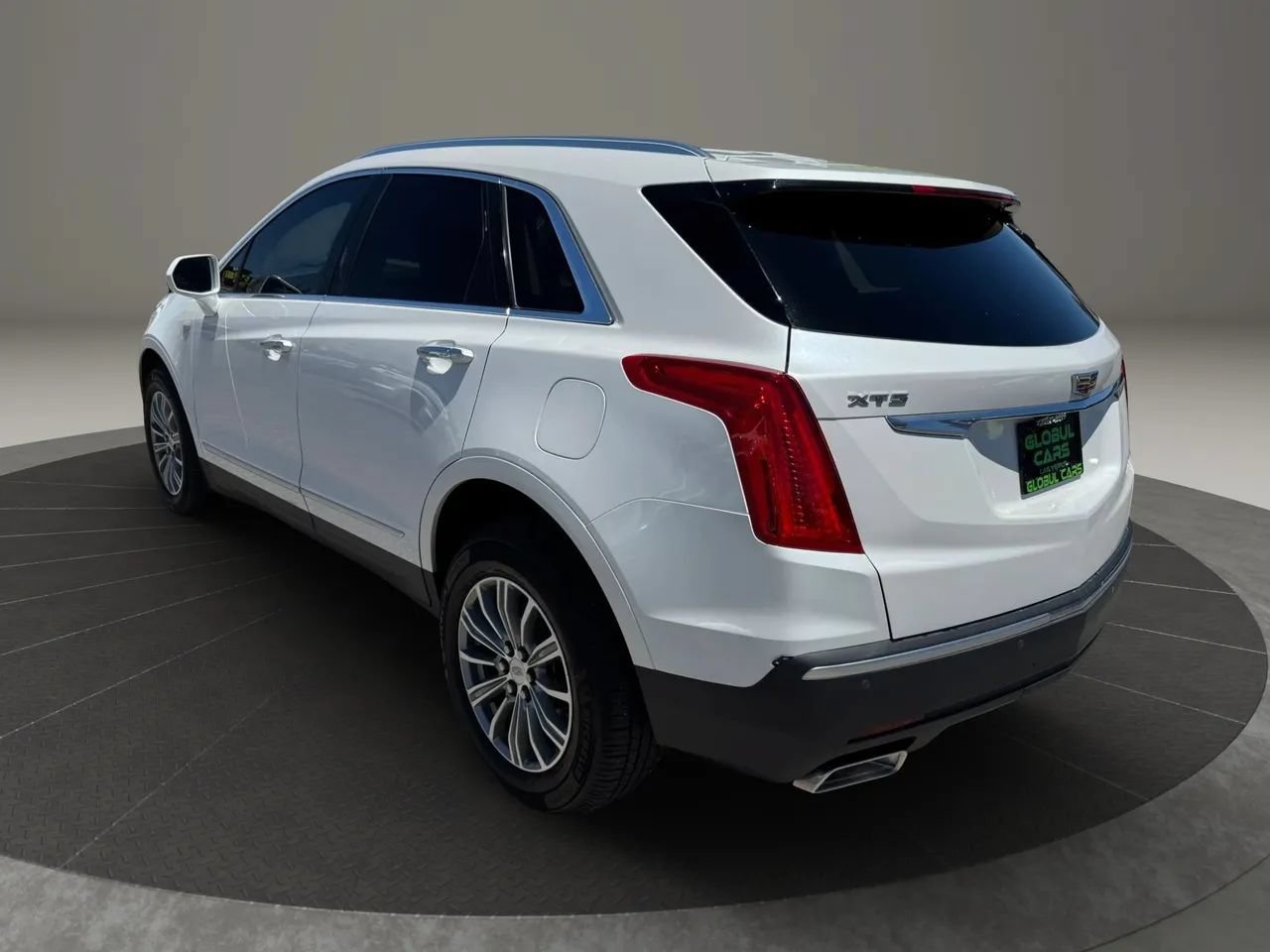 Used 2018 Cadillac XT5 Luxury w/ Driver Awareness Package FWD image 7