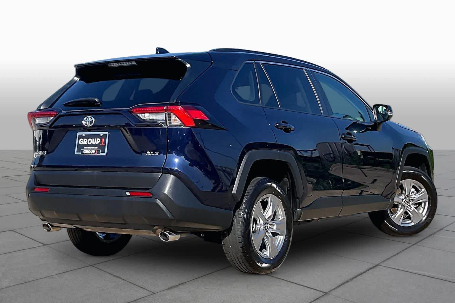 Used 2025 Toyota RAV4 XLE FWD image 11