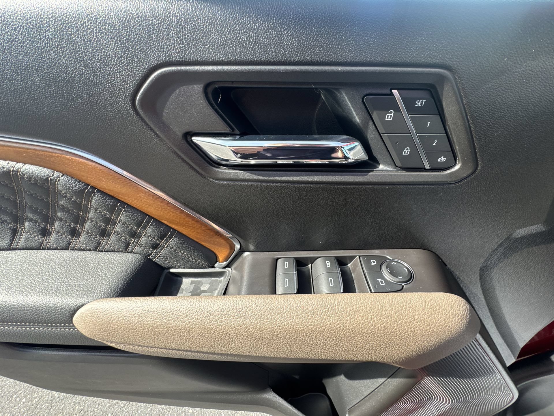 Used 2025 GMC Canyon Denali AWD/4WD image 15