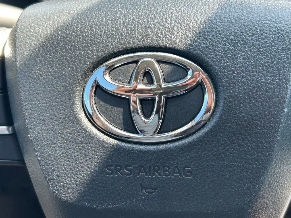 Used 2023 Toyota Highlander XLE image 39