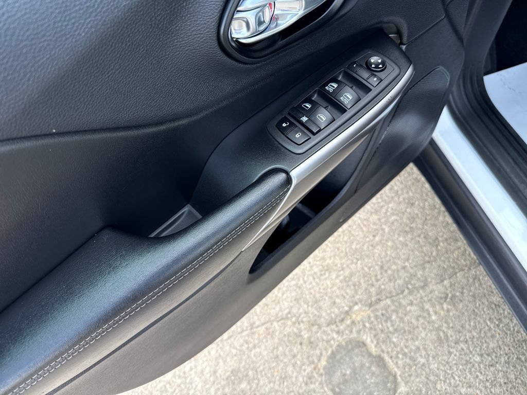 Used 2022 Jeep Cherokee Latitude Lux FWD image 11