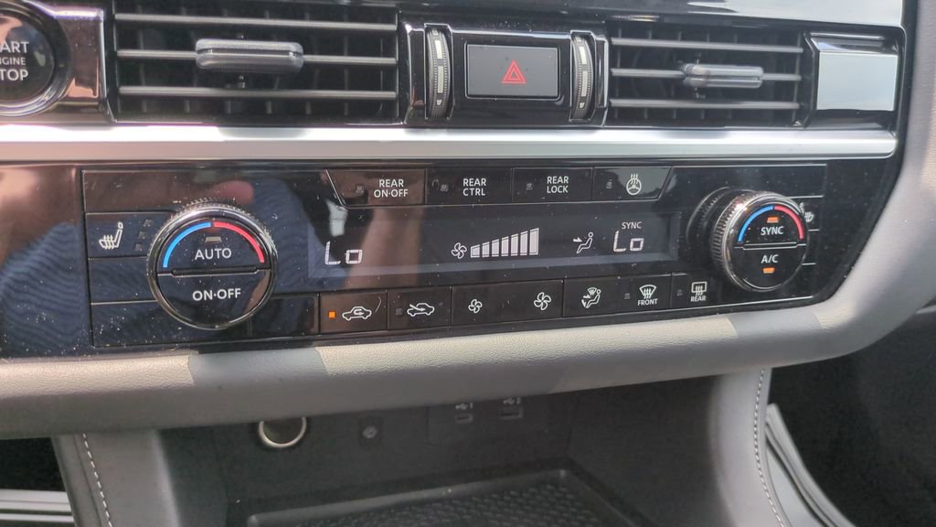 Used 2025 Nissan Pathfinder SL FWD image 20