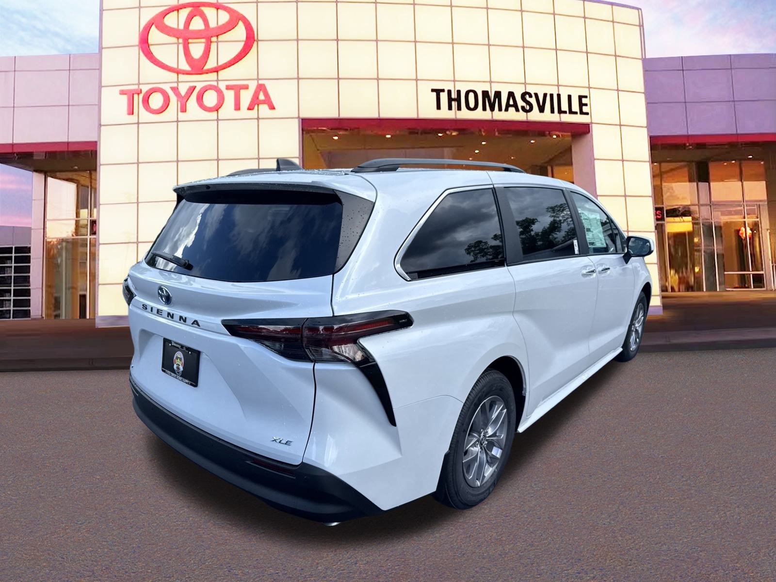 New 2025 Toyota Sienna XLE FWD image 5