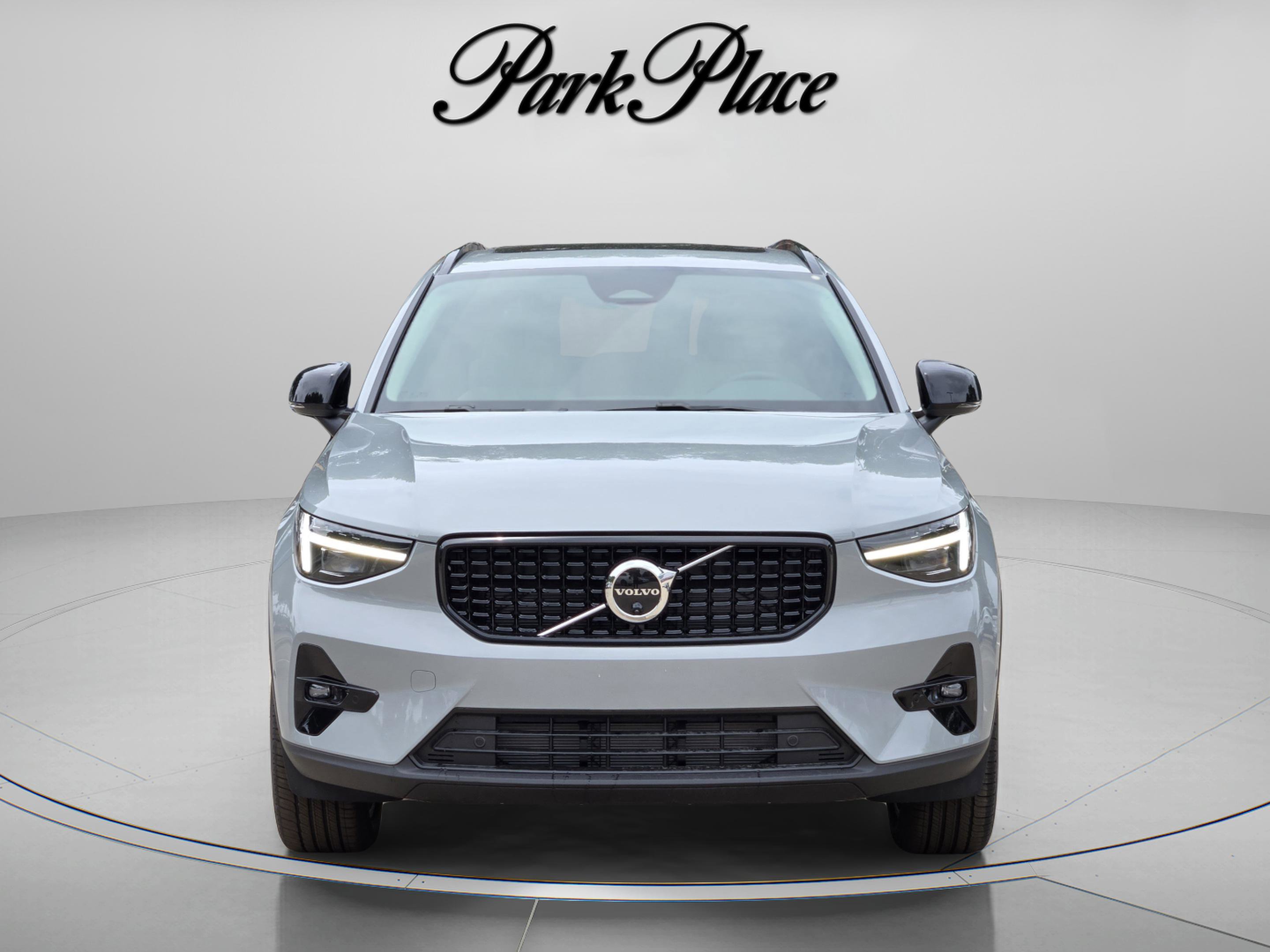 New 2026 Volvo XC40 B5 Plus w/ Protection Package Premier AWD/4WD image 9
