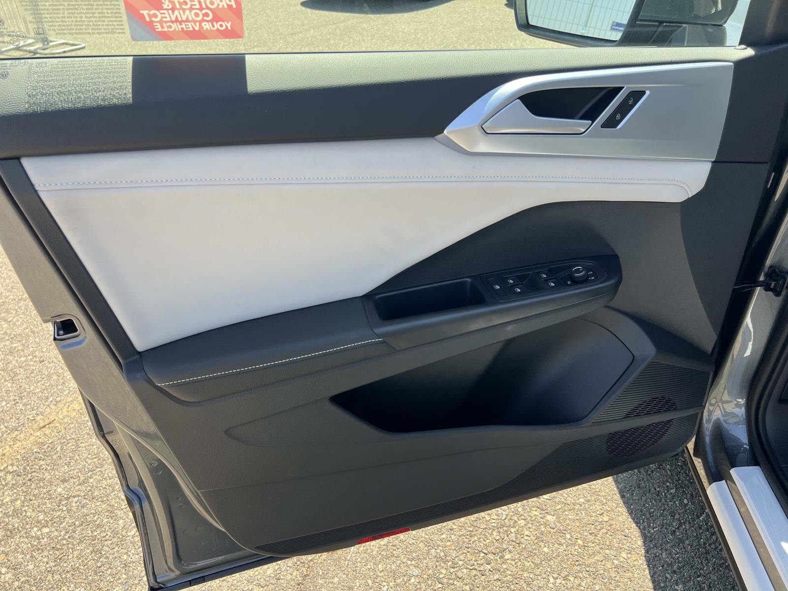 New 2025 Volkswagen Taos SE image 4