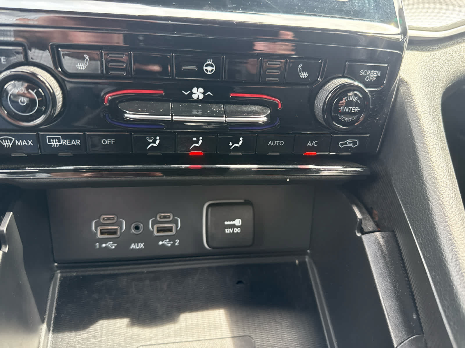 Used 2024 Jeep Grand Cherokee L Altitude AWD/4WD image 24