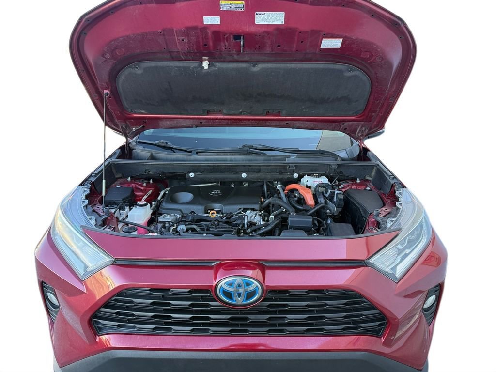 Used 2021 Toyota RAV4 XLE image 18