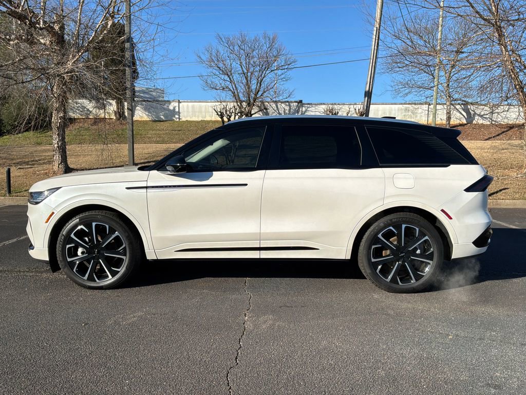 Used 2025 Lincoln Nautilus Reserve image 23