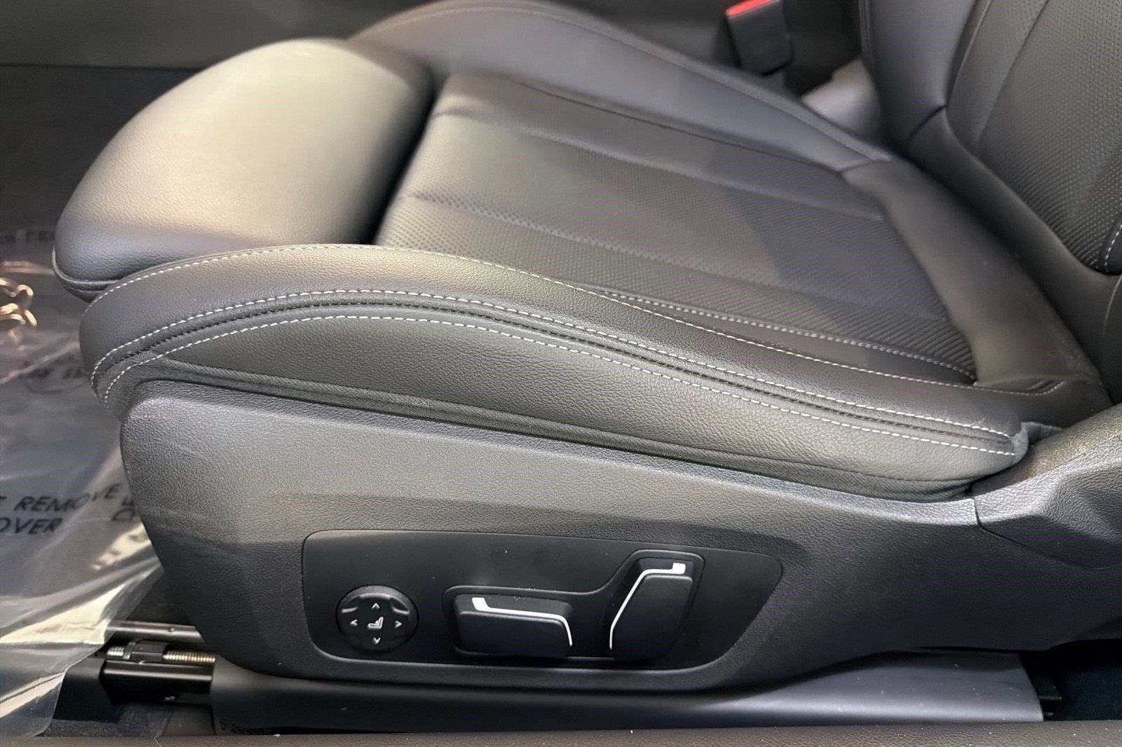 Used 2025 BMW 230i Coupe w/ Convenience Package image 14