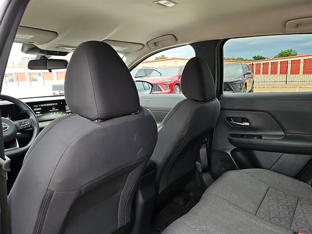 Used 2025 Nissan Kicks SV FWD image 9