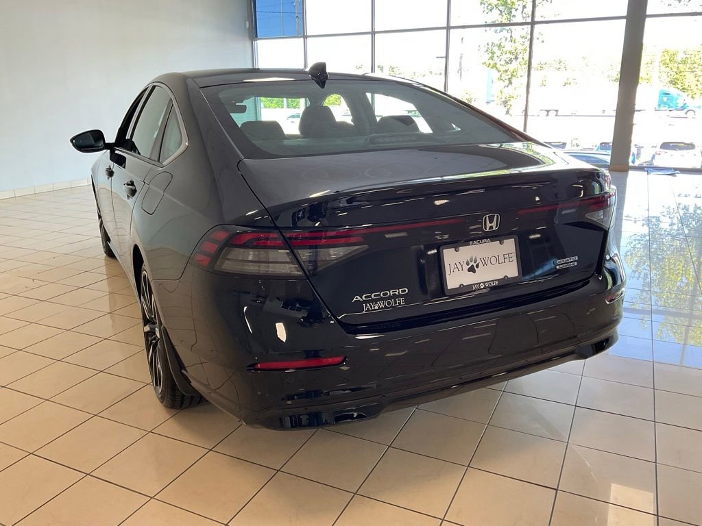 Used 2024 Honda Accord Touring image 6