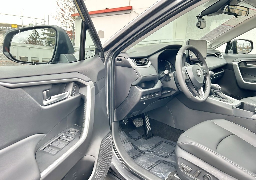 Certified 2025 Toyota RAV4 XLE Premium image 9