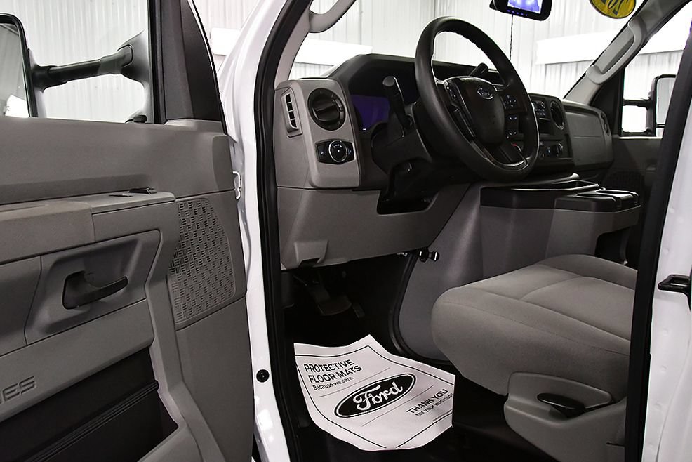 Used 2024 Ford E-450 and Econoline 450 Super Duty w/ Driver's Safety Package RWD image 11
