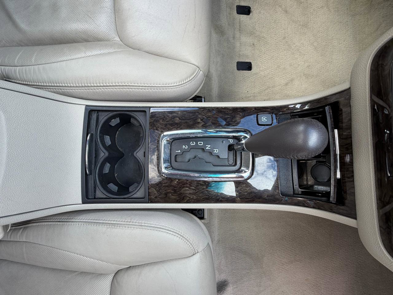 Used 2010 Cadillac DTS Luxury FWD image 39