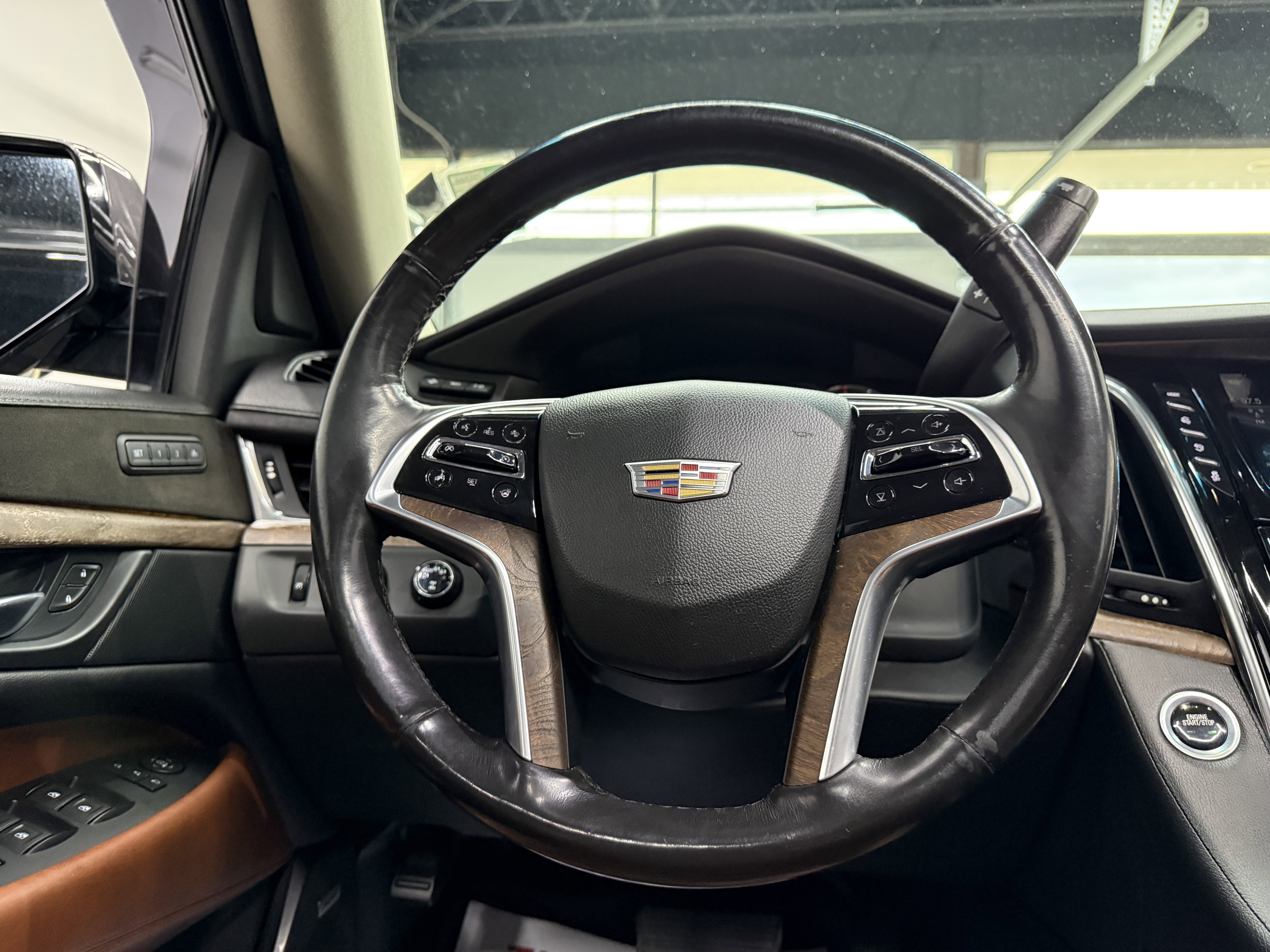 Used 2018 Cadillac Escalade Luxury image 16