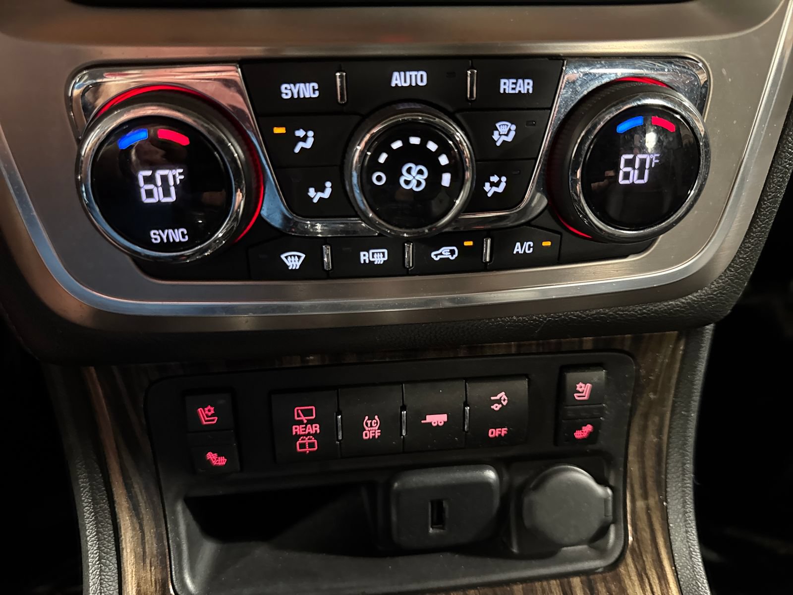 Used 2015 GMC Acadia Denali AWD/4WD image 22