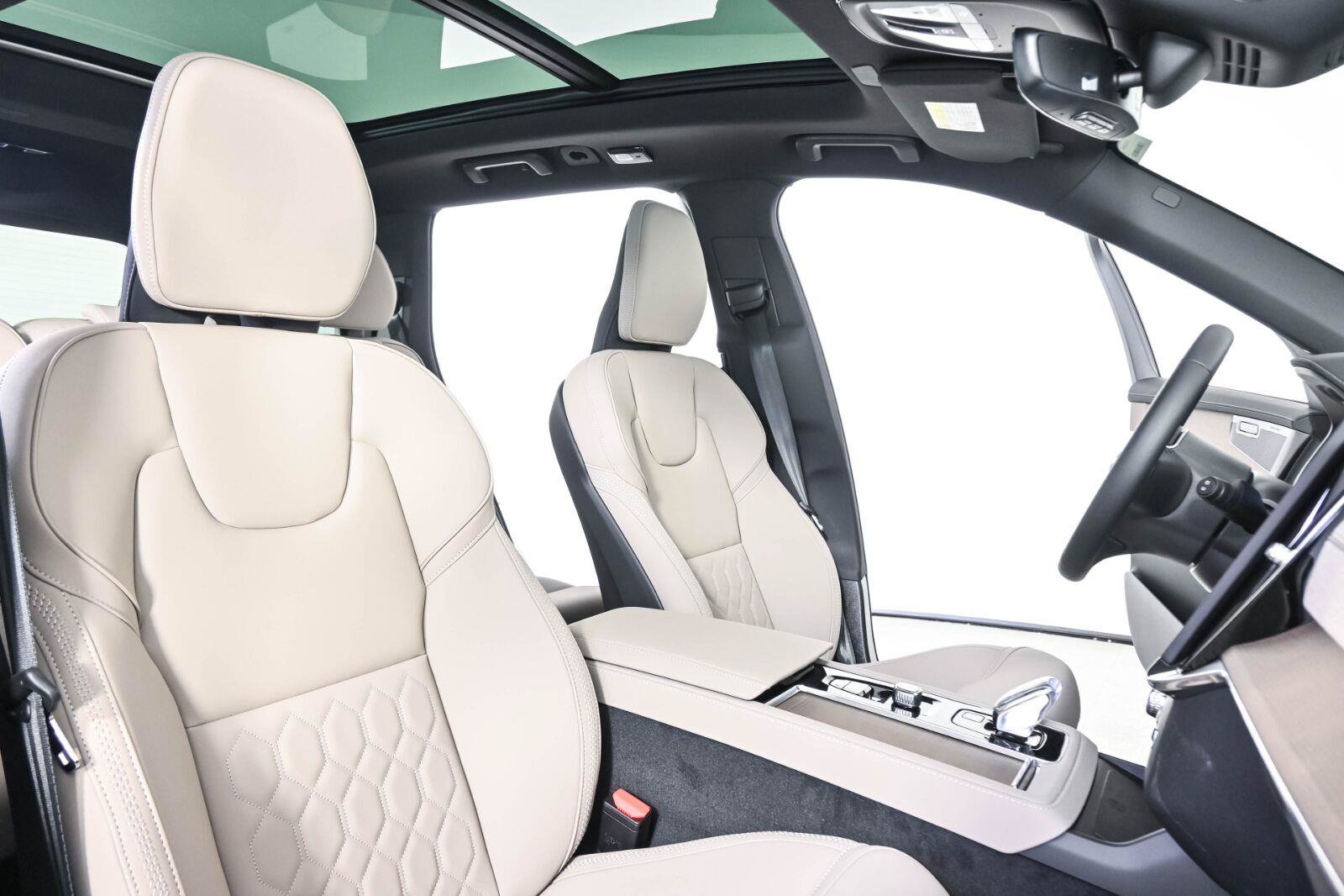New 2026 Volvo XC90 B6 Plus w/ Protection Package Premier AWD/4WD image 22