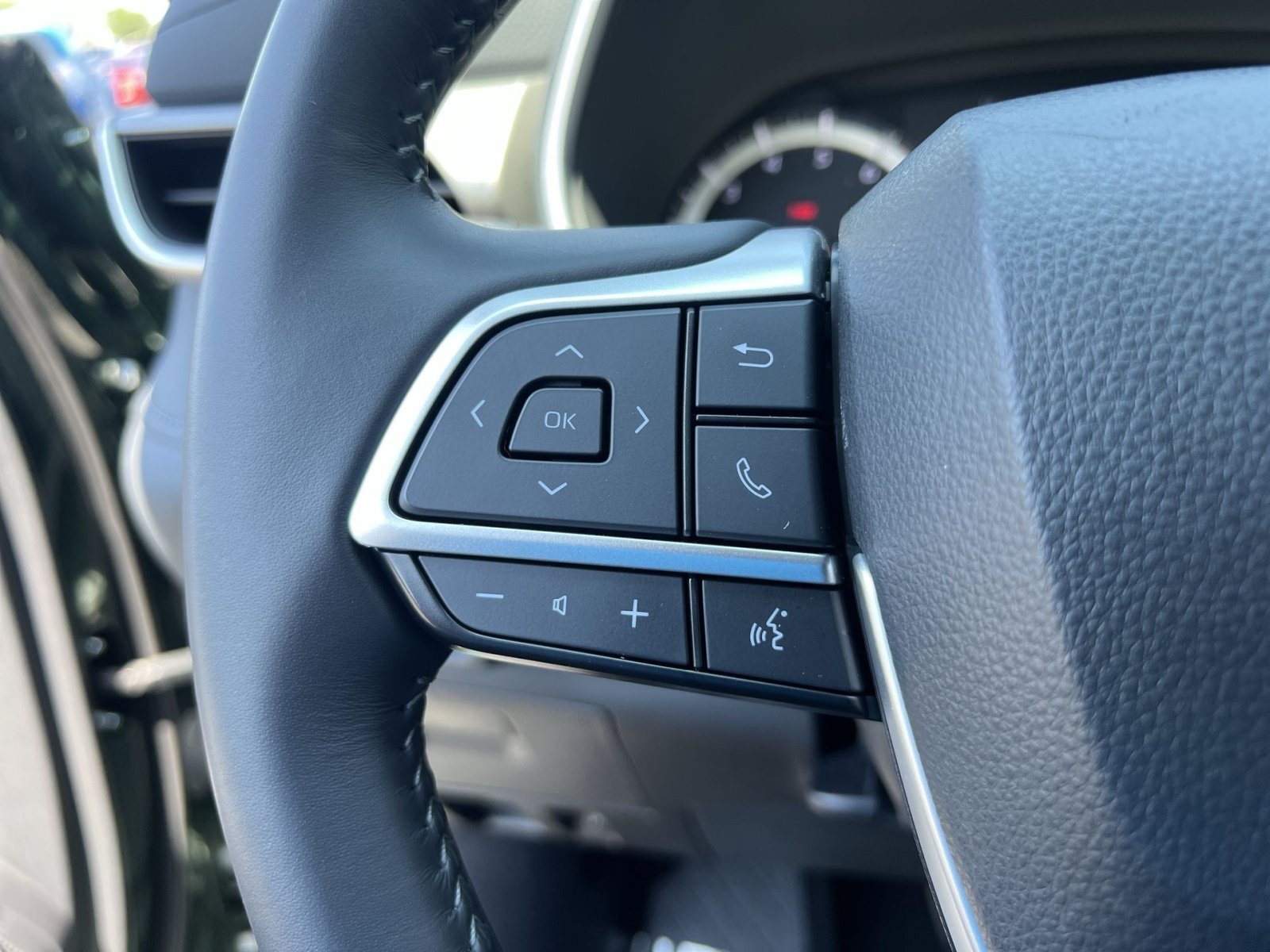Used 2024 Toyota Highlander XLE AWD/4WD image 32