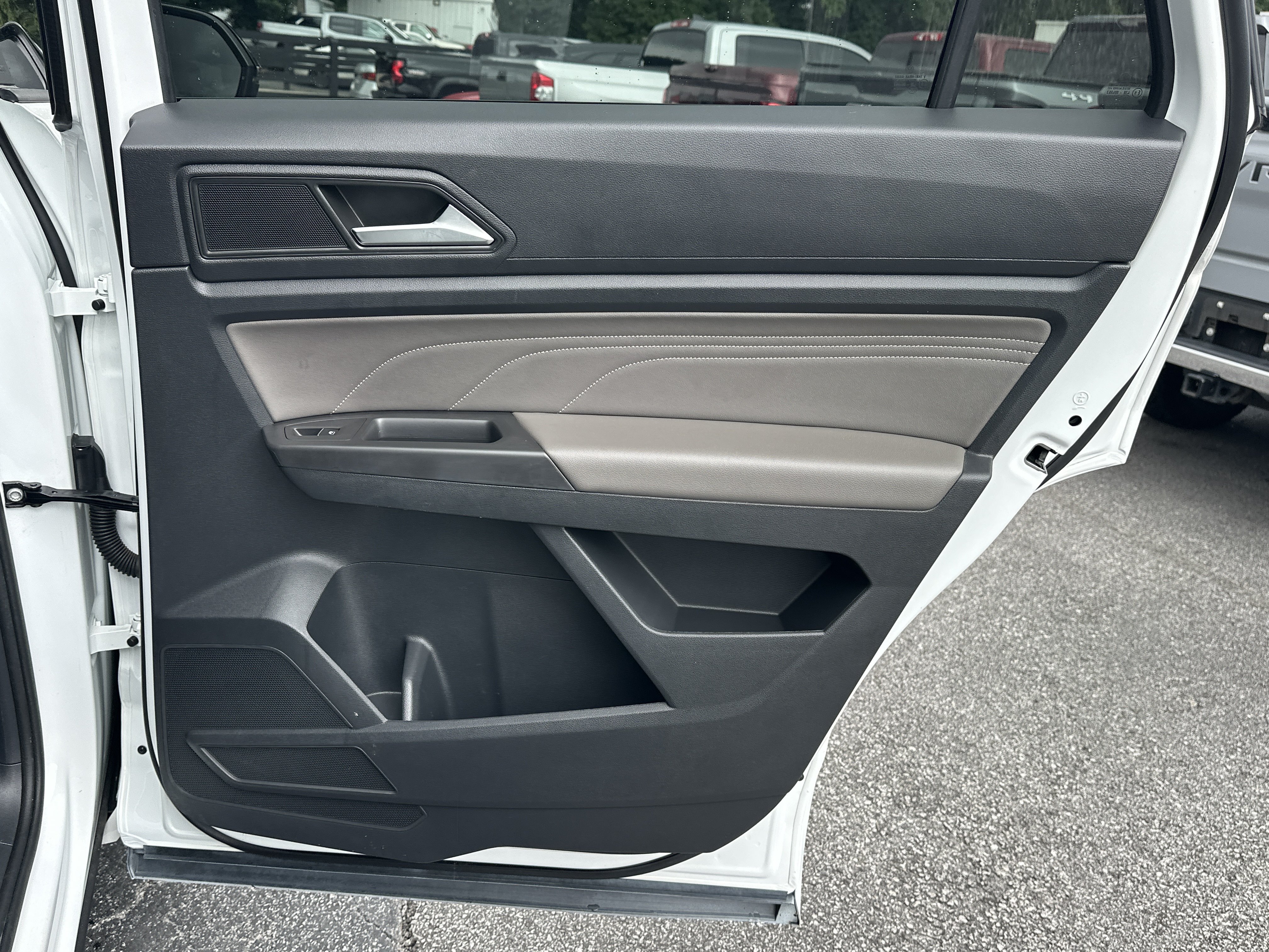 Used 2023 Volkswagen Atlas Cross Sport SEL R-Line AWD/4WD image 17