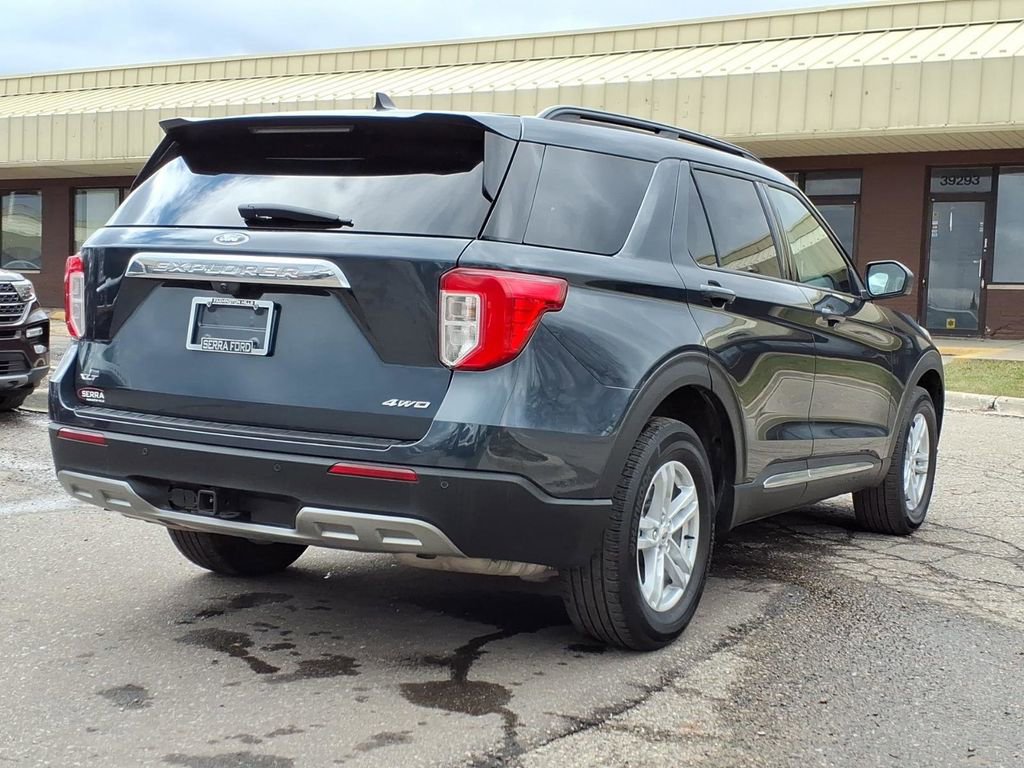 Used 2024 Ford Explorer XLT w/ Equipment Group 202A image 5