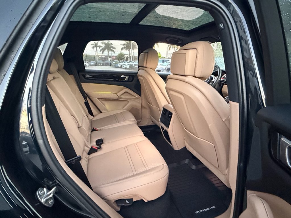 Used 2023 Porsche Cayenne Platinum Edition AWD/4WD image 16