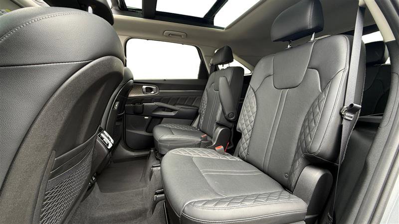 Used 2023 Kia Sorento SX AWD/4WD image 16