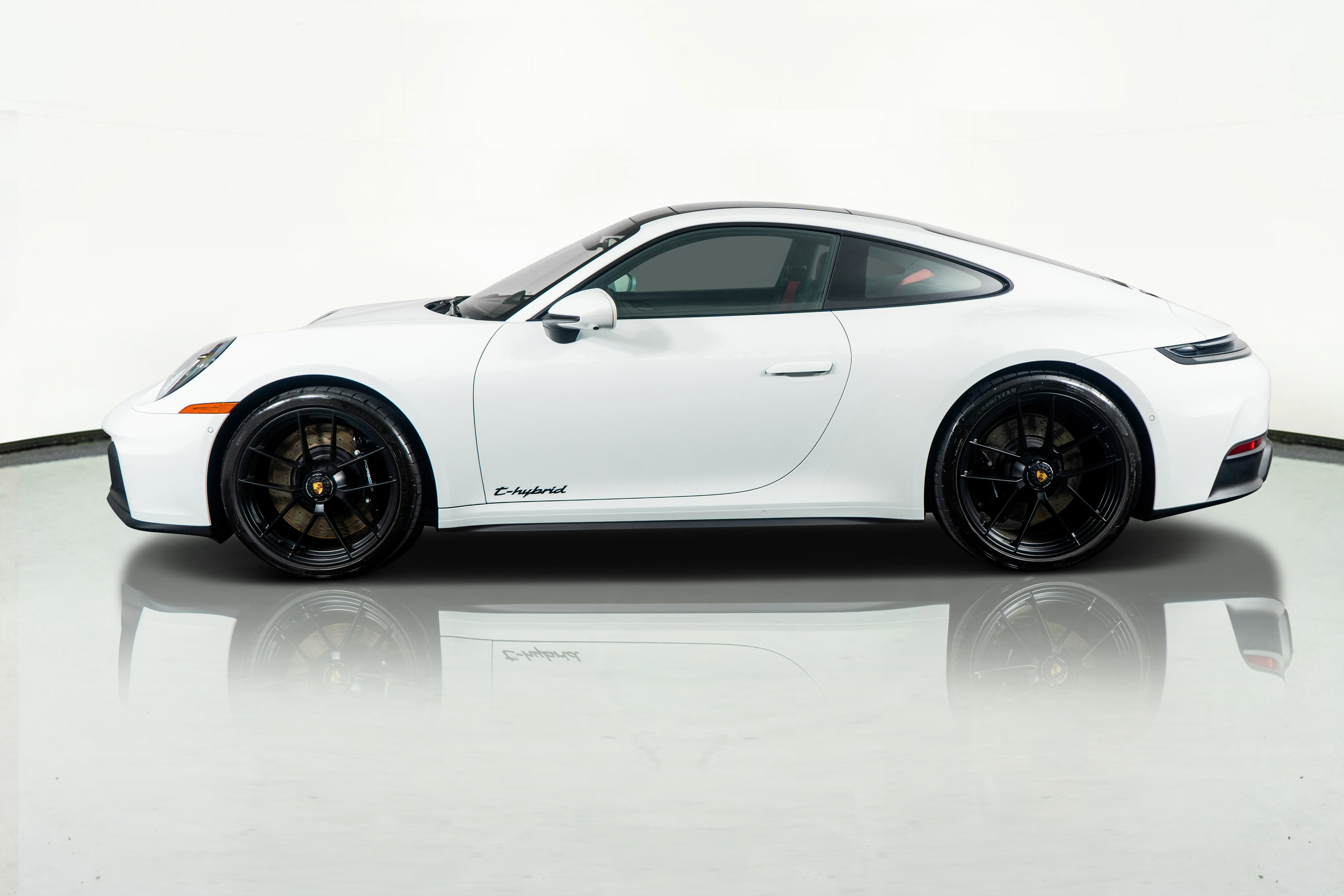 Used 2025 Porsche 911 Carrera 4 GTS AWD/4WD image 16